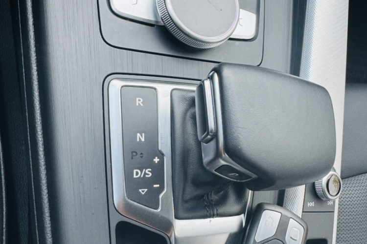 奥迪A4(进口) 2020款 Avant 先锋派 40 TFSI 时尚动感型中控内饰7008