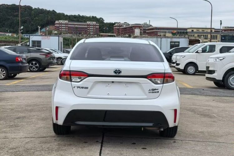 丰田 雷凌 2023款 智能电混双擎 1.8L 豪华版车身外观6003