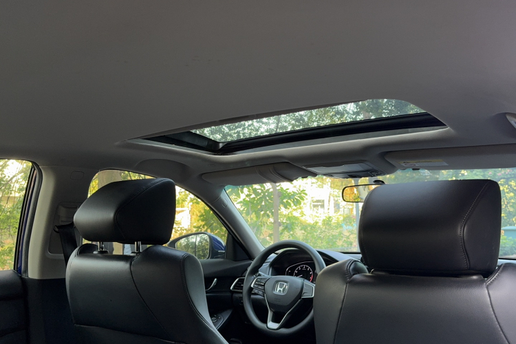 本田 雅阁 2018款 230TURBO 舒适版 国V中控内饰7015