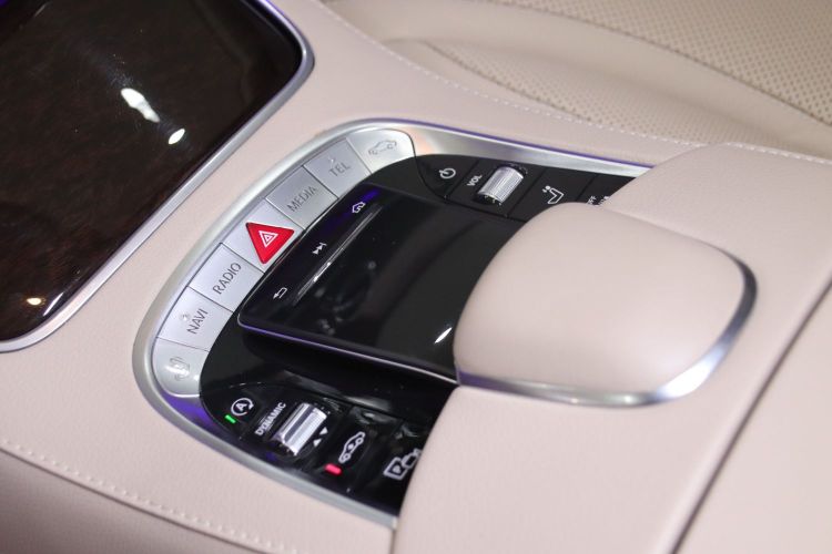 奔驰S级 2019款 S 320 L 臻藏版中控内饰7001