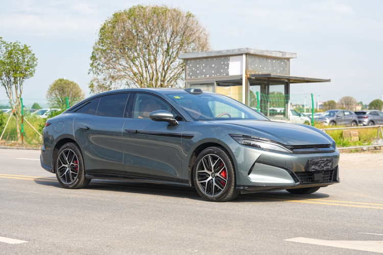 比亚迪 汉L 2025款 DM-p 四驱激光雷达旗舰型车身外观6010