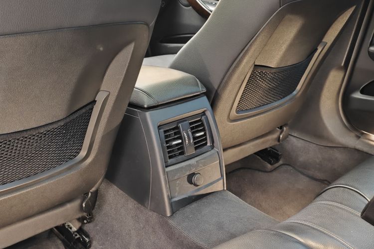 宝马3系 2015款 320Li 超悦版豪华设计套装中控内饰7009