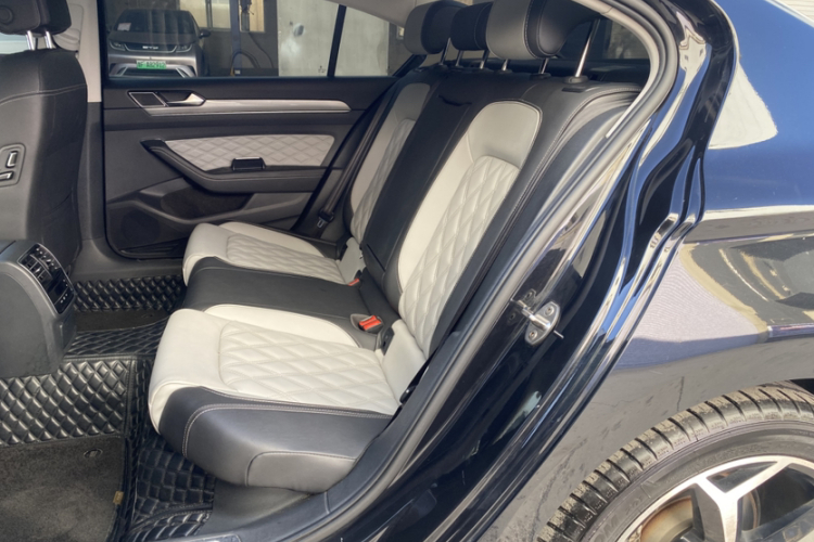 大众 迈腾 2023款 200万辆纪念版 280TSI DSG领先型中控内饰7004