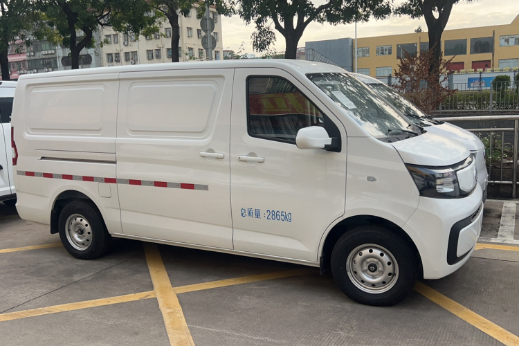 长安凯程 长安睿行EM80 2025款 货运版 舒适型 2座 300km 对开门车身外观6002