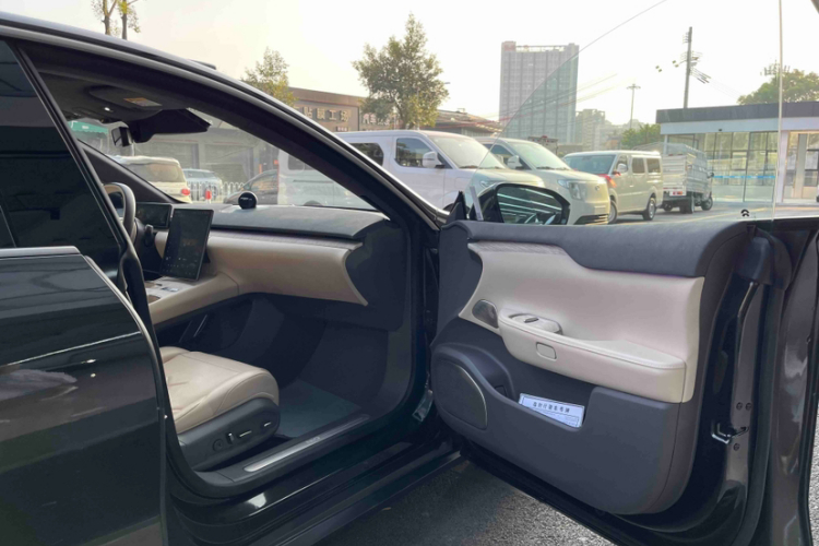 蔚来ET7 2022款 100kWh 首发版中控内饰7007