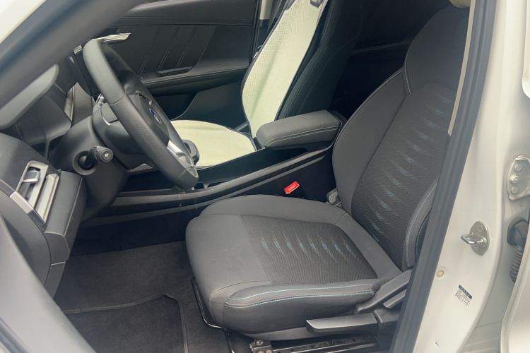 比亚迪e2 2020款 升级版 标准续航版 标准型局部细节19