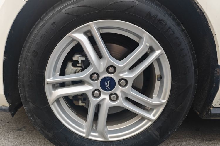 福特 福克斯 2019款 三厢 1.5L 手动锋跃型 国V车身外观6012