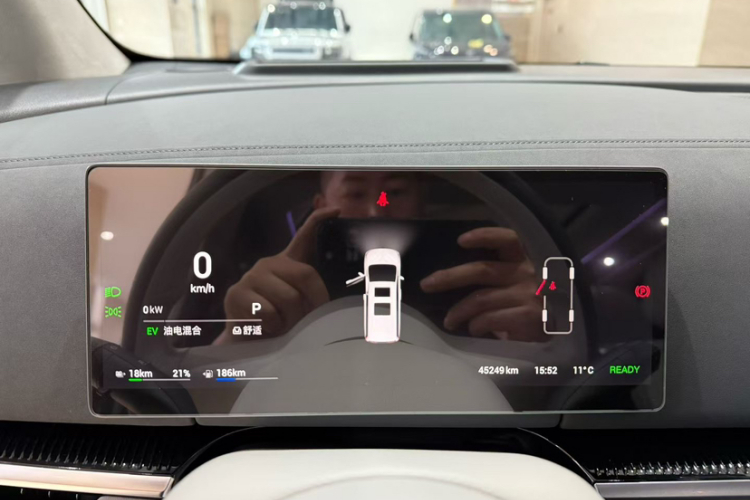 岚图汽车 岚图梦想家 2025款 PHEV 四驱旗舰鲲鹏版中控内饰15