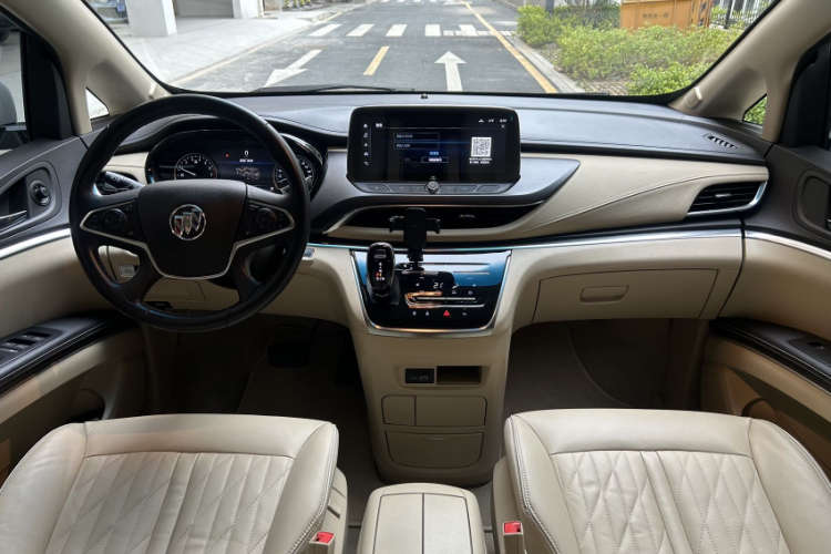 别克GL8 2023款 改款 陆上公务舱 豪华型中控内饰7004