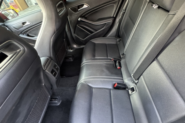 奔驰GLA 2017款 GLA 200 动感型中控内饰7004