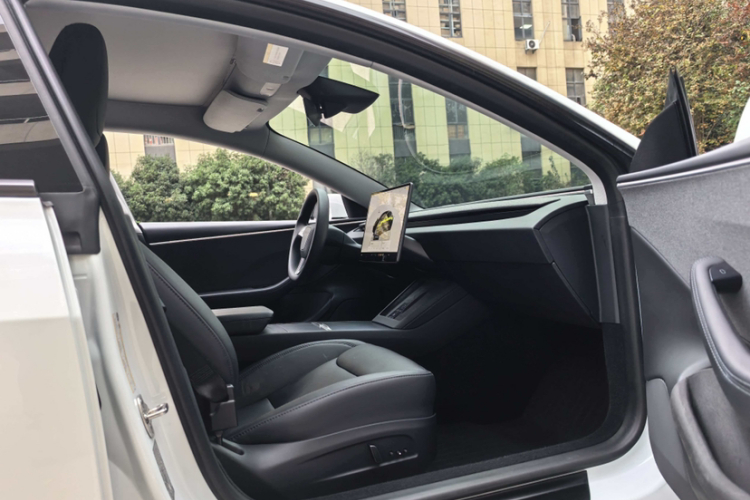 特斯拉 Model 3 2023款 后轮驱动版中控内饰7005