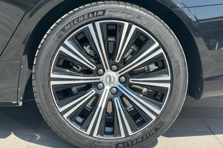 沃尔沃S90新能源 2022款 T8 E驱混动 智雅豪华版车身外观6005