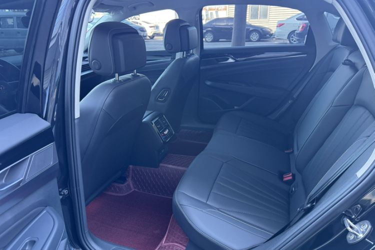 大众 帕萨特 2025款 出众款 330TSI 星空精英版中控内饰7006