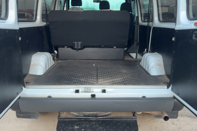 江铃 特顺 2019款 2.8T商运型短轴中顶6座国VI JX493局部细节23