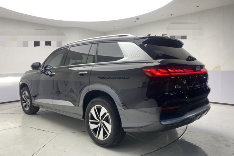 奥迪Q6 2024款 40 TFSI quattro 观云型 羽林套装 7座车身外观6002