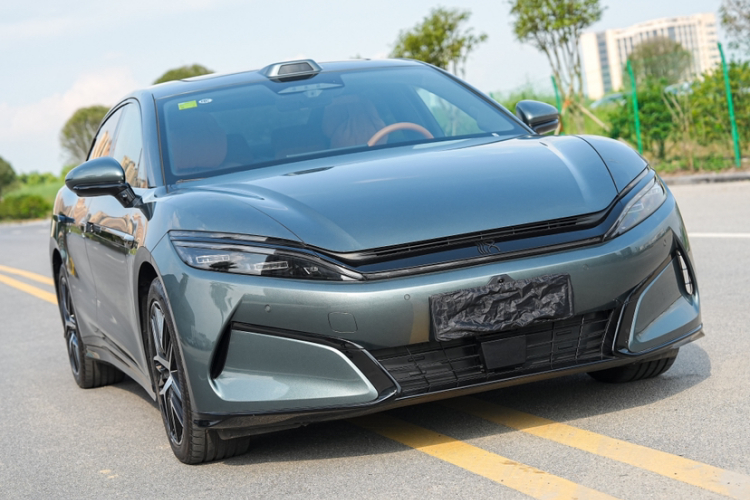 比亚迪 汉L 2025款 DM-p 四驱激光雷达旗舰型车身外观6008