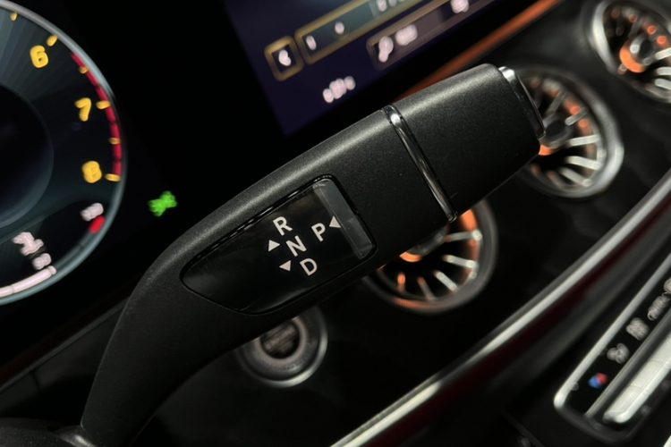 奔驰E级(进口) 2023款 E 260 轿跑车中控内饰7011