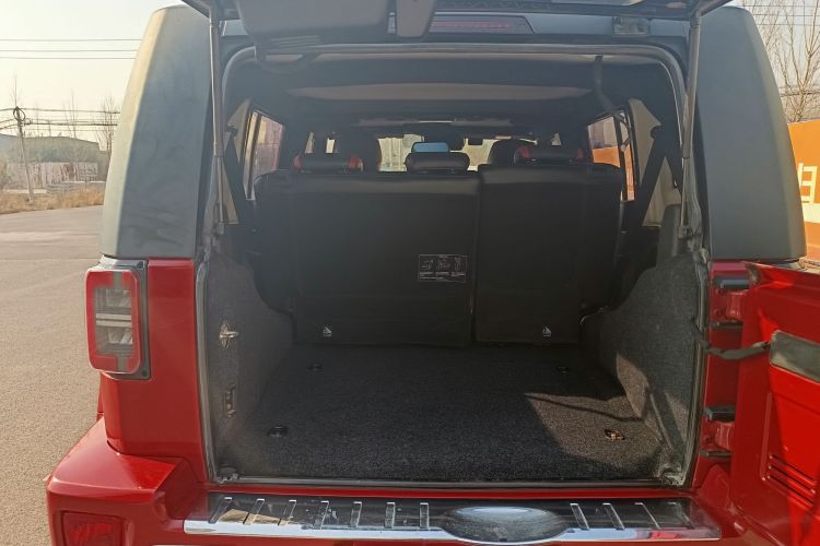 北京越野 北京BJ40 2018款 PLUS 2.3T 自动四驱旗舰版 国V局部细节23