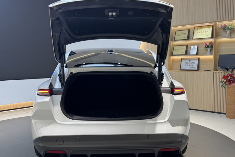 蔚来ET5 2022款 75kWh车身外观6010