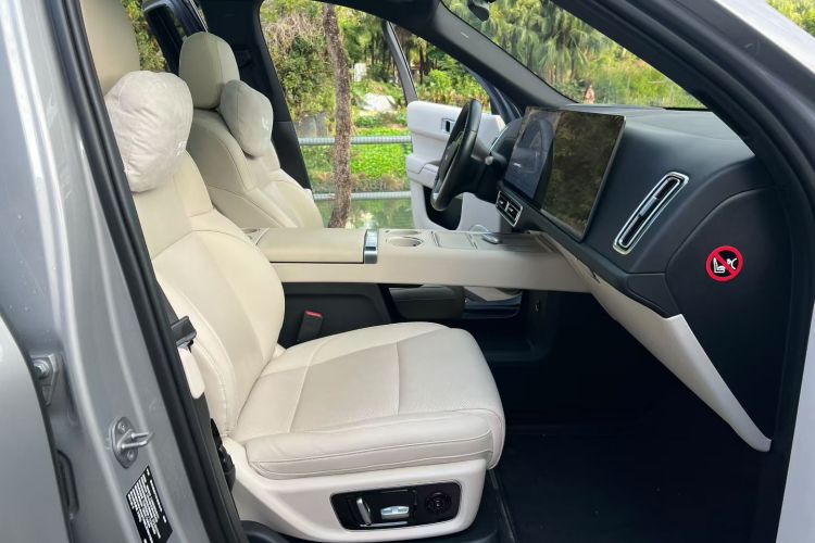 理想汽车 理想L9 2022款 Max中控内饰7007