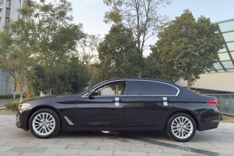 宝马5系 2019款 改款 530Li 尊享型 豪华套装车身外观6001