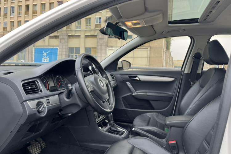 大众 朗逸 2013款 改款 1.6L 自动豪华版中控内饰7004