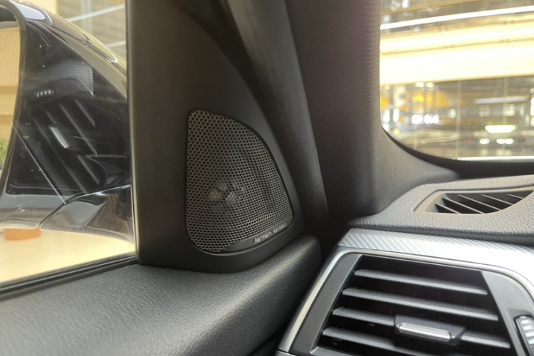 宝马3系 2019款 320i M运动曜夜版中控内饰7001