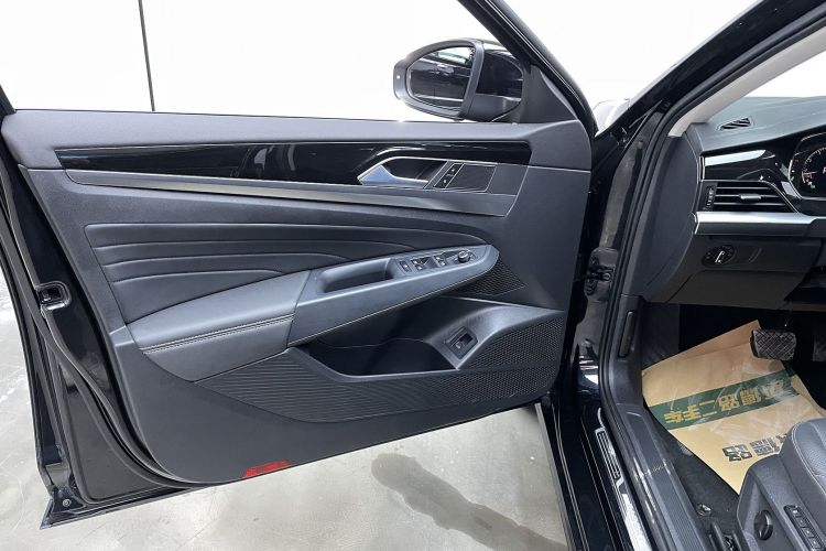 大众 帕萨特 2025款 出众款 380TSI 星空龙腾版中控内饰7011