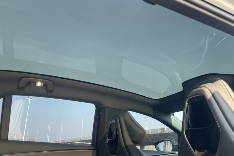 红旗EH7 2025款 640 四驱 智选版局部细节22