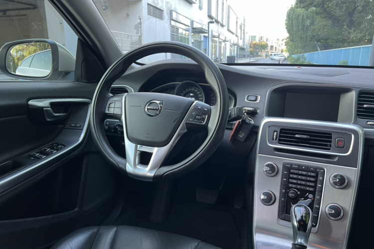 沃尔沃S60 2019款 S60L 改款 T5 智进进阶版中控内饰7009