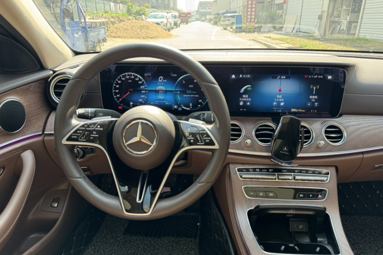 奔驰E级 2023款 E 300 L 时尚型中控内饰7002