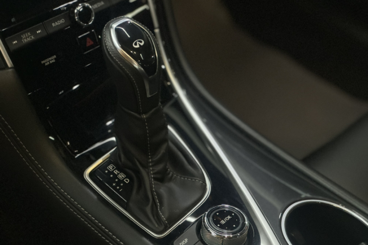 英菲尼迪Q50L 2018款 2.0T 舒适版 国VI局部细节18