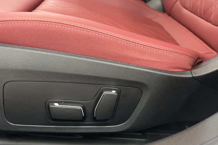 宝马3系 2024款 325Li M运动曜夜套装中控内饰7007