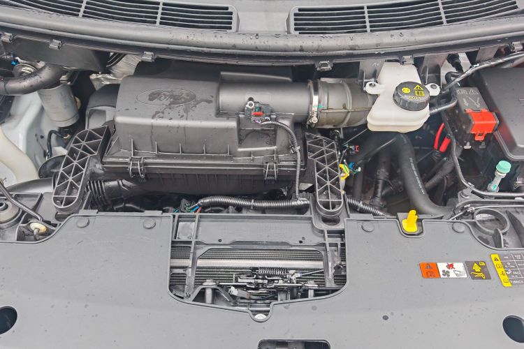 福特 全顺 2023款 2.0T柴油手动多功能商用车中轴低顶5/6座局部细节9005