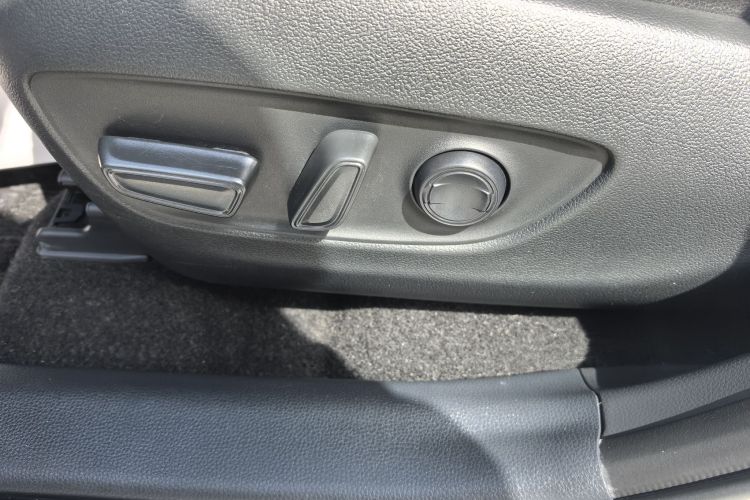 丰田 RAV4荣放 2020款 2.0L CVT四驱尊贵版中控内饰7008