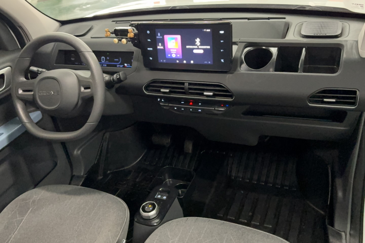 吉利银河 2023款 熊猫mini 200km 耐力熊中控内饰7007
