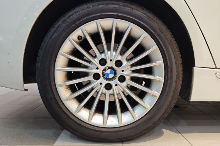 宝马3系 2015款 320Li 超悦版豪华设计套装车身外观6010