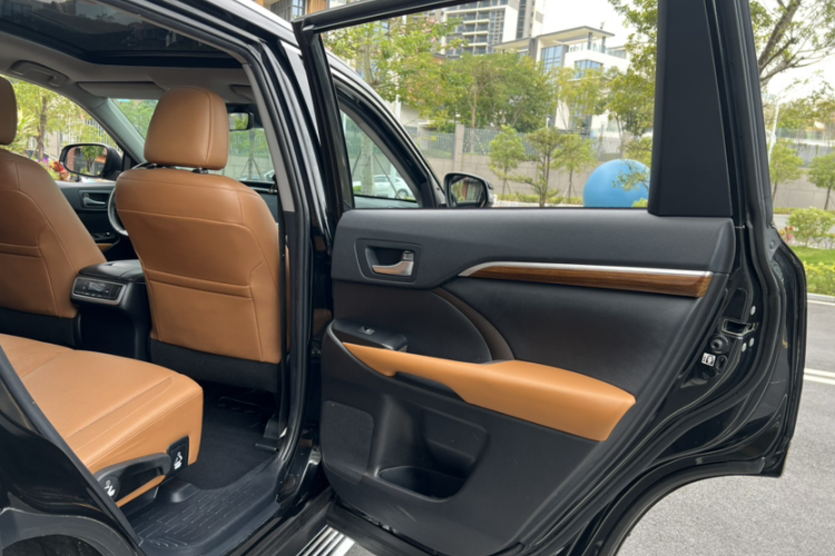 丰田 汉兰达 2020款 2.0T 四驱百万纪念版 7座中控内饰7012