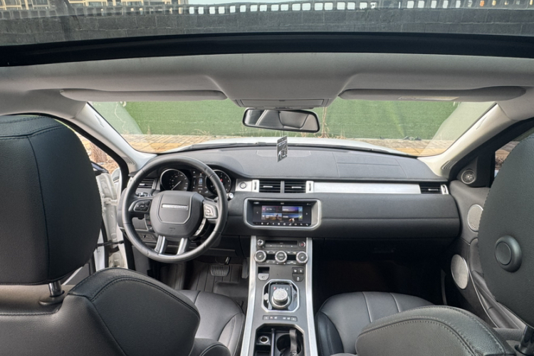 路虎 揽胜极光 2018款 240PS SE 智耀版中控内饰7002