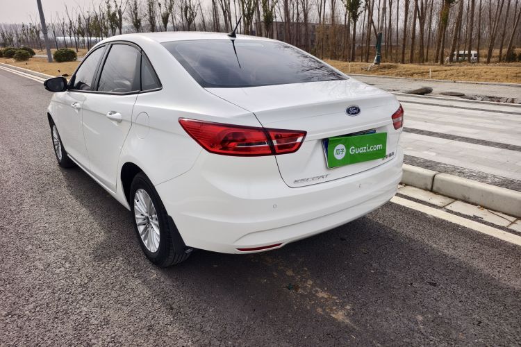 福特 福睿斯 2015款 1.5L 手动舒适型车身外观6006