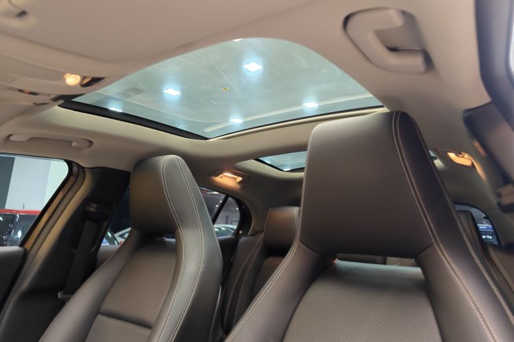 奔驰GLA 2018款 GLA 200 动感型中控内饰7013