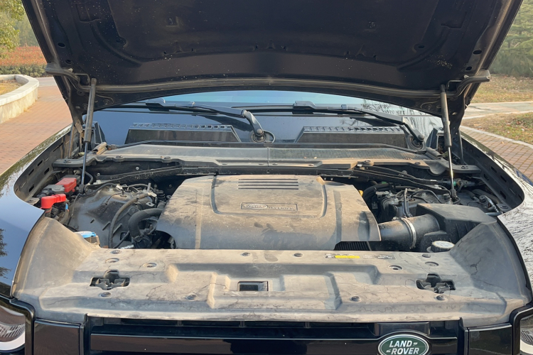 路虎卫士 2024款 90 2.0T P300 S局部细节24