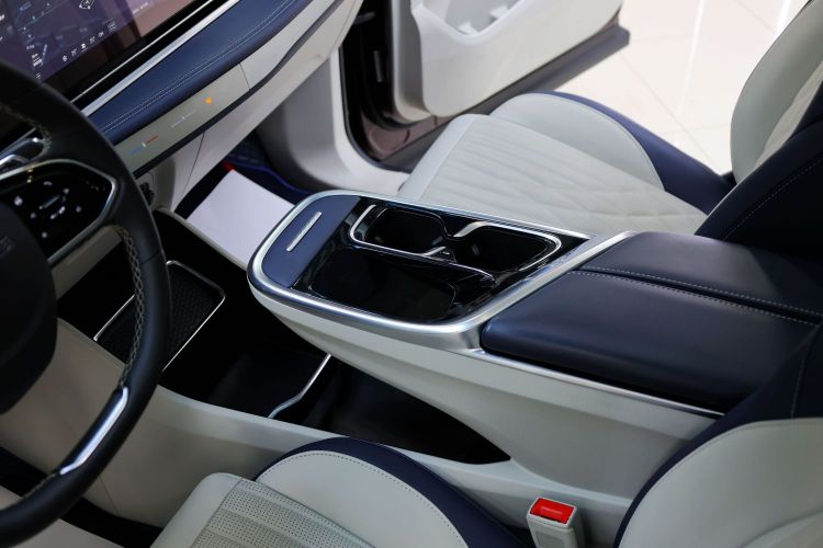 上汽大通MAXUS 大通G90 2022款 2.0T 星际七座版中控内饰7005