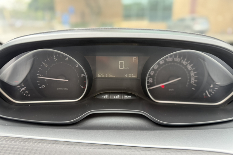 标致2008 2016款 230THP 自动时尚版中控内饰15