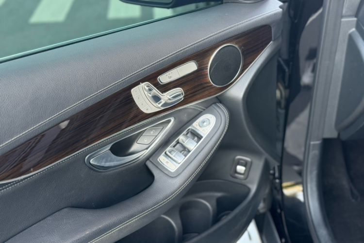 奔驰GLC 2019款 改款 GLC 260 L 4MATIC 豪华型中控内饰7001