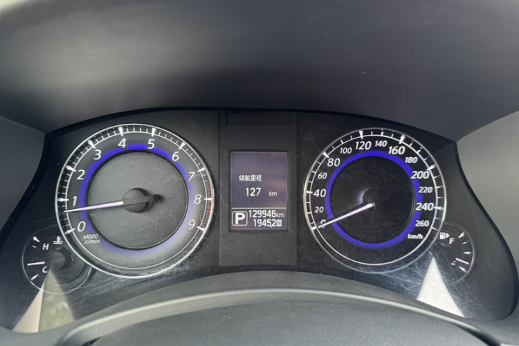 英菲尼迪QX50 2015款 2.5L 舒适版中控内饰15