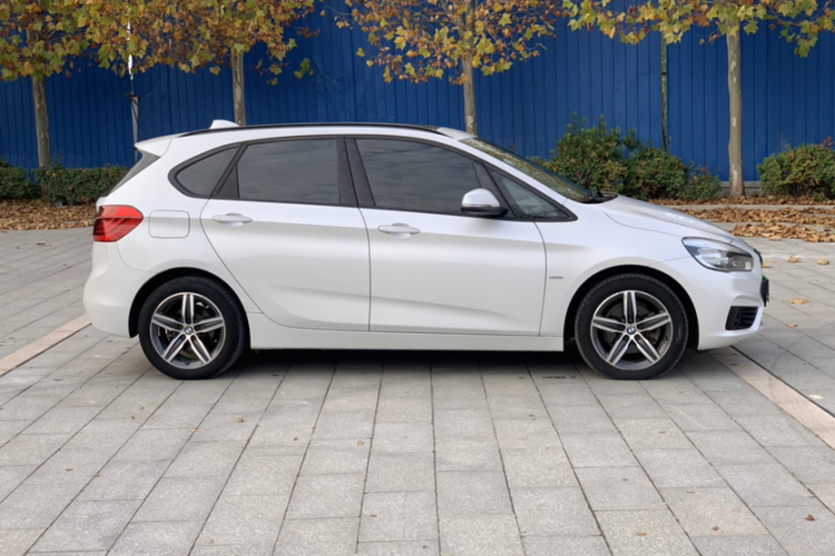 宝马2系旅行车 2016款 218i 运动设计套装车身外观6002