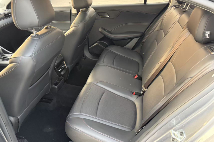 荣威i5 2023款 1.5L CVT尊荣版中控内饰7008