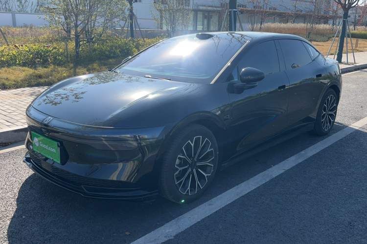 极氪007 2024款 后驱智驾版 75kWh车身外观1