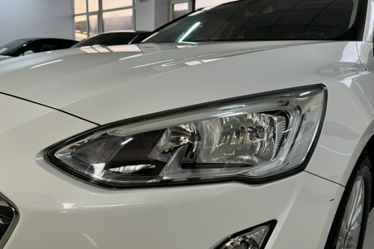 福特 福克斯 2019款 三厢 EcoBoost 180 自动锋潮型车身外观6005